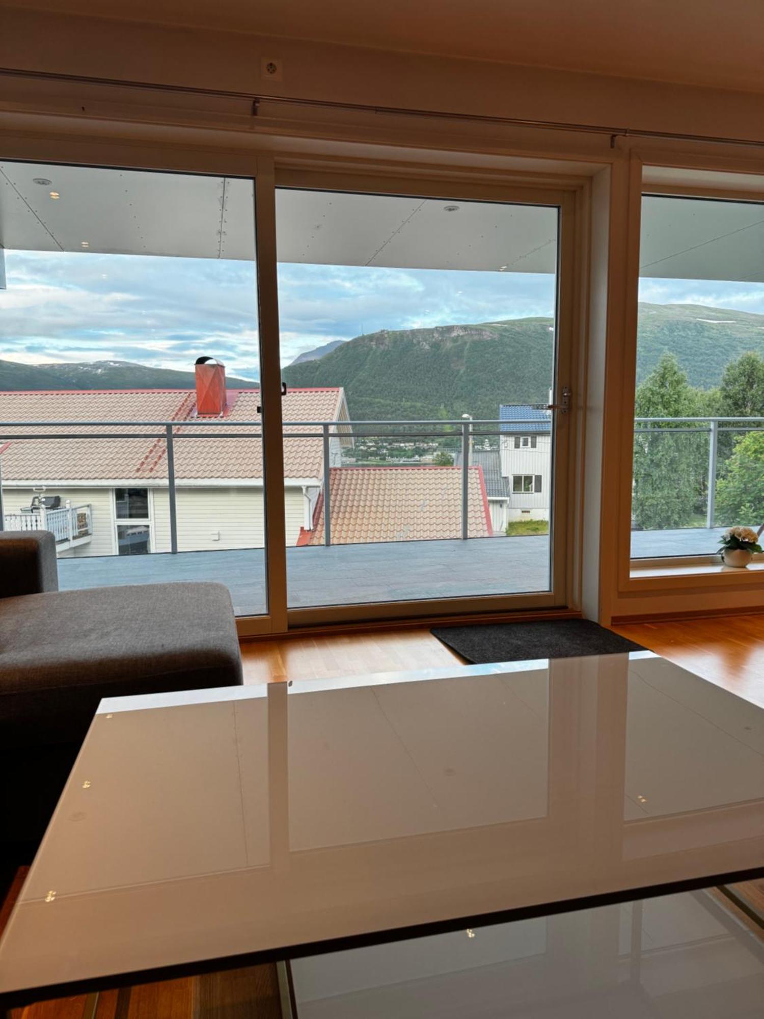 Sentral Leilighet Med Fantastisk Utsikt Tromsø Exterior foto